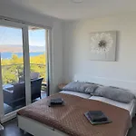 Seaview Апартаменты *