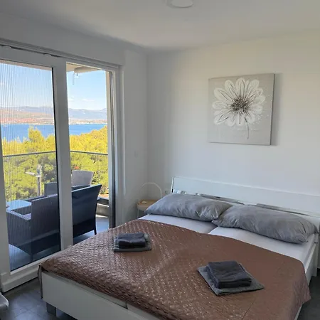 Seaview Apartment *